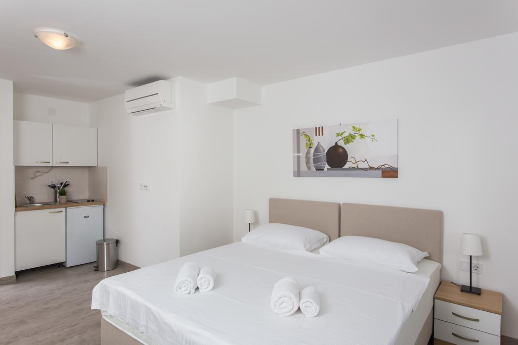 Guest House Eight Roses دوبروفينك المظهر الخارجي الصورة